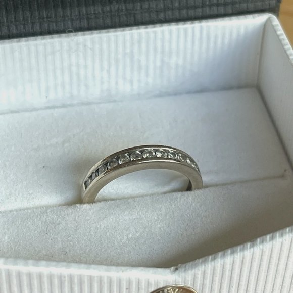 14K White Gold Round Diamond Band